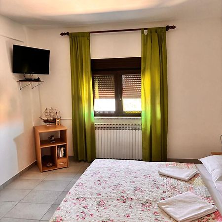 Ruza I Natalija Karlobag Exterior foto