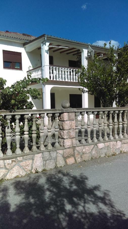 Ruza I Natalija Karlobag Exterior foto